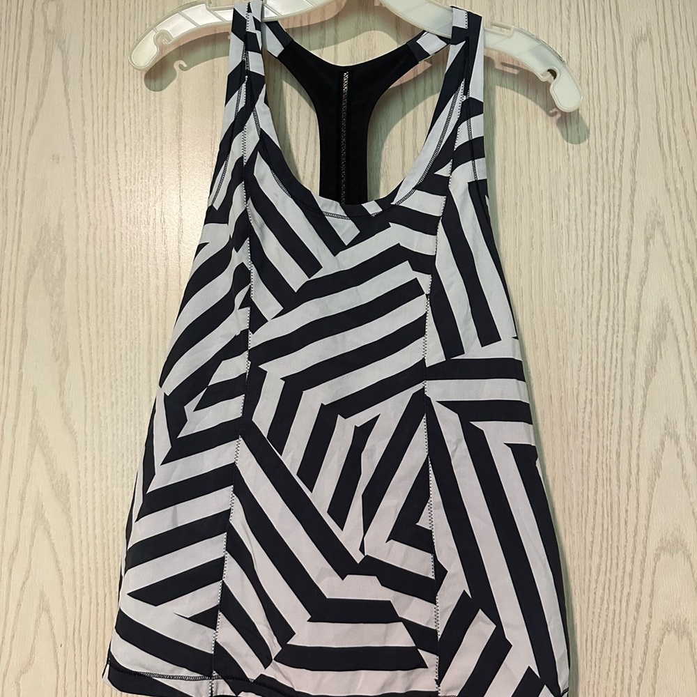 Lululemon tank top